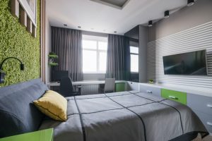 Телевизор в спальне должен размещаться удобно