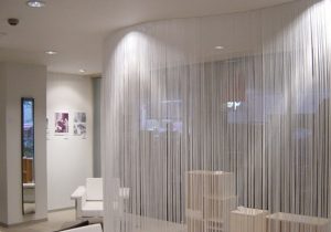 Тканевая перегородка для разделения зон в спальне