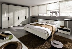 Уютная спальня, оформленная в стиле хай-тек