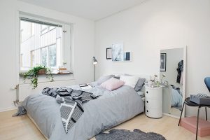 Уютный скандинавский стиль для комфорта проживания в спальне