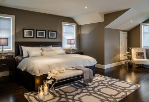 Вариант комбинированного пола в спальной комнате