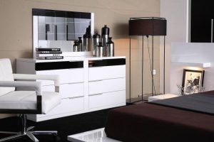 Выбираем вместительный комод в спальню