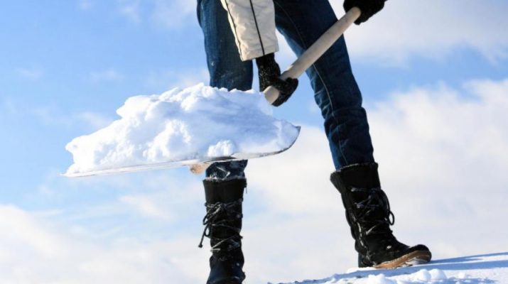 Как выбрать правильную лопату для уборки снега