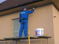 Чем лучше покрасить фасад дома