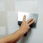 Как подготовить бетонные и оштукатуренные стены под покраску
