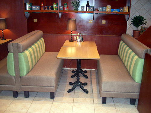 Отличие мебели для ресторанов и кафе от мебели для дома