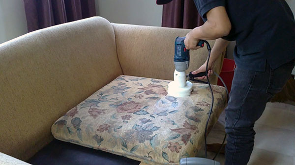 Преимущества профессиональной чистки мягкой мебели