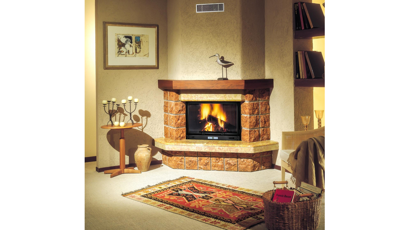 Камин и столик